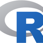 Par Hadley Wickham and others at RStudio — https://www.r-project.org/logo/, CC BY-SA 4.0, https://commons.wikimedia.org/w/index.php?curid=35599651